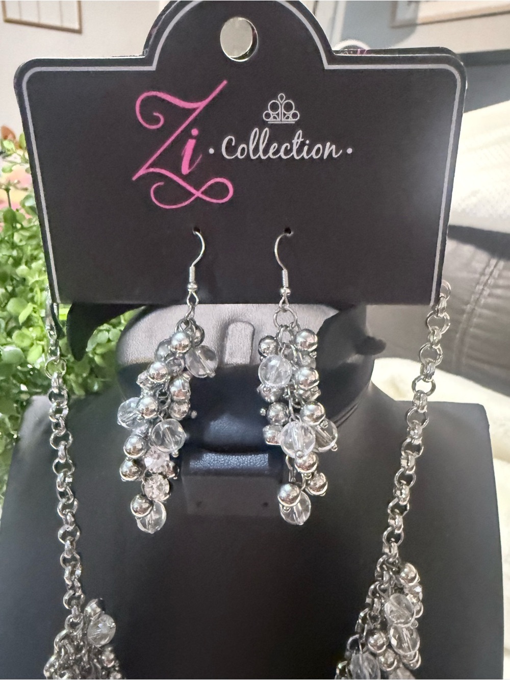 paparazzi Silver Clustered Crystal Bib Necklace with Dangle Earrings - Picture 4 of 4